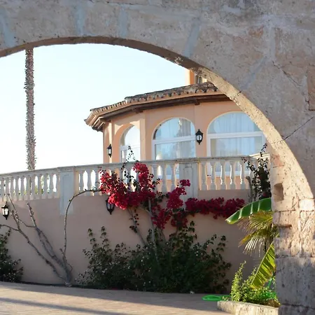 Hotel Arenas De 4*
